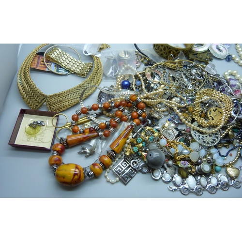 926 - A collection of costume  jewellery