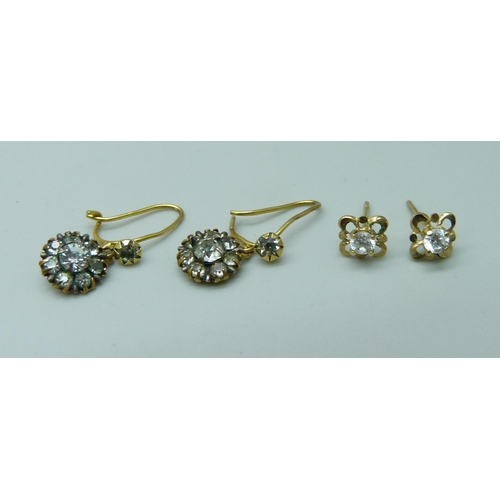 927 - A pair of 9ct gold and paste earrings, a pair of yellow metal stud earrings, together with a collect... 