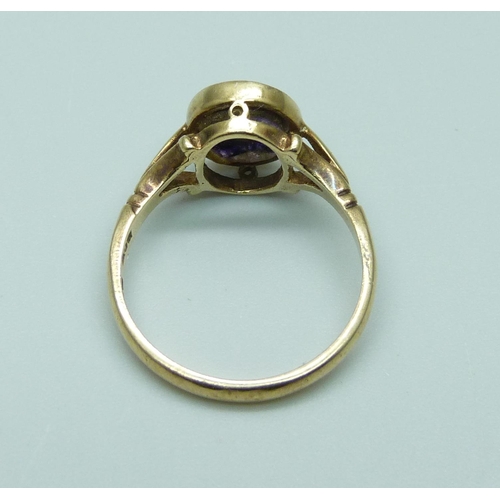 949 - A 9ct gold and Blue John ring, 3g, P