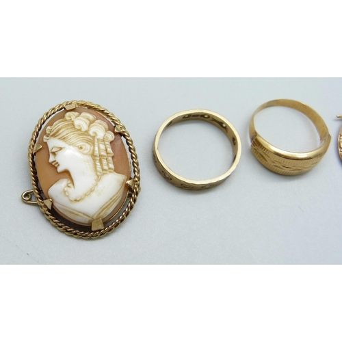 955 - A 9ct gold stone set ring, a/f, 1.8g, a yellow metal ring, 1.3g, a 9ct gold mounted cameo brooch and... 