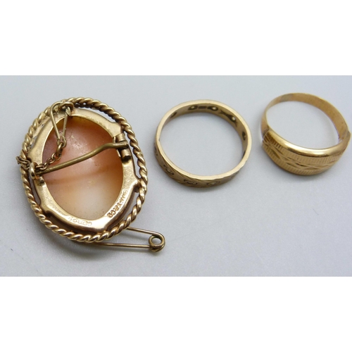 955 - A 9ct gold stone set ring, a/f, 1.8g, a yellow metal ring, 1.3g, a 9ct gold mounted cameo brooch and... 