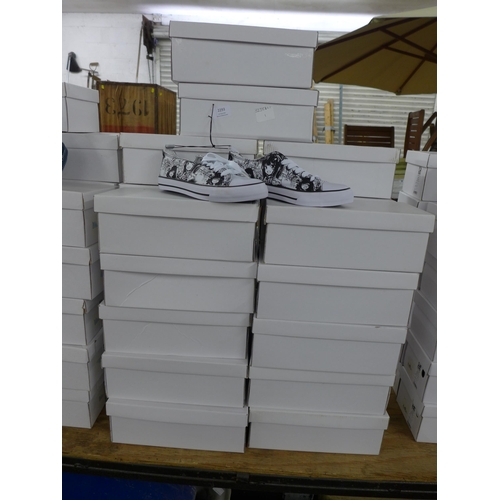 2293 - 24 pairs of size 4 Anime style canvas shoes in white