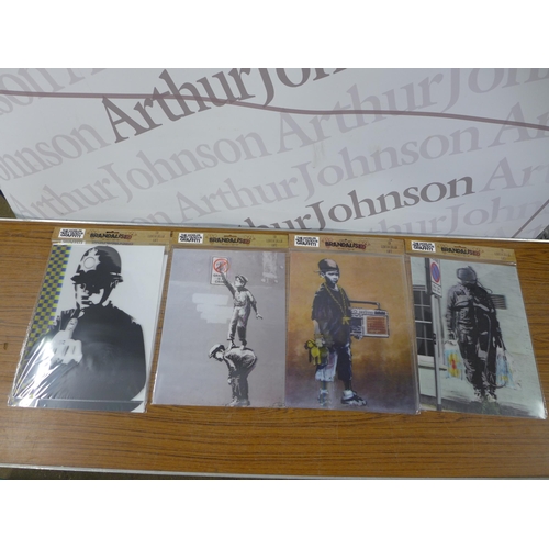 2331 - 75 x 3D prints including: policeman, wolf and women designs