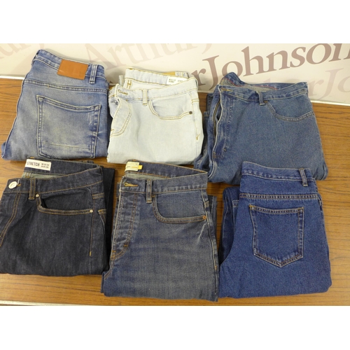 2338 - Approx. 30 pairs of jeans in assorted brands, styles and sizes