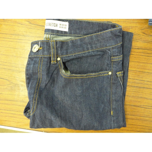 2338 - Approx. 30 pairs of jeans in assorted brands, styles and sizes