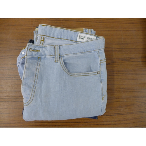 2338 - Approx. 30 pairs of jeans in assorted brands, styles and sizes