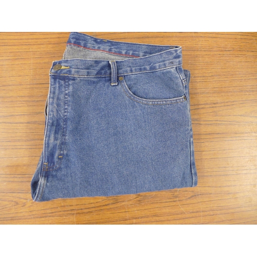 2338 - Approx. 30 pairs of jeans in assorted brands, styles and sizes