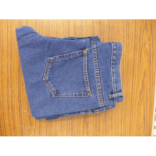 2338 - Approx. 30 pairs of jeans in assorted brands, styles and sizes