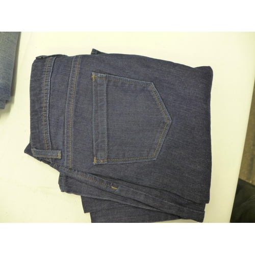 2365 - Approx. 30 pairs of jeans in assorted brands, styles and sizes