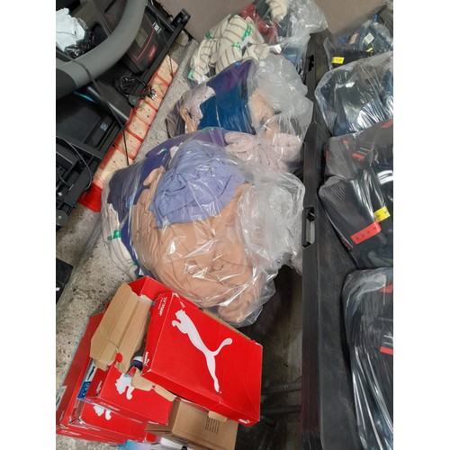 6274 - Large quantity of mixed clothing including Puma, English Laundry, etc. (327A-611) *This lot is subje... 