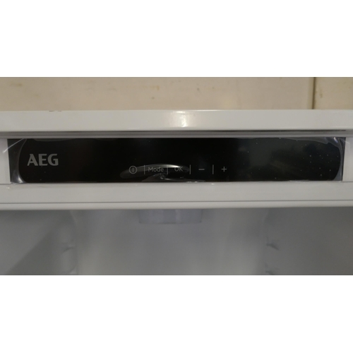 4005 - AEG Integrated Tower Fridge H1769xW556xD549  - model no -SKE818E1DC (554-43)   * This lot is subject... 