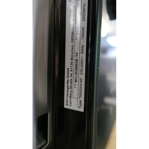 4050 - Bosch Serie 4 Built In Black Microwave - H382xW594xD388  - model no -BFL553MB0B (554-26)   * This lo... 