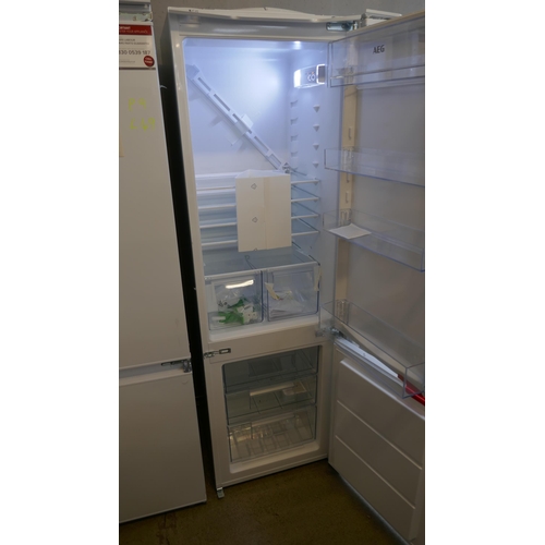 4060 - AEG  Integrated 70/30 Fridge Freezer (Frost Free) H1772xW546xD549 (554-59)   * This lot is subject t... 