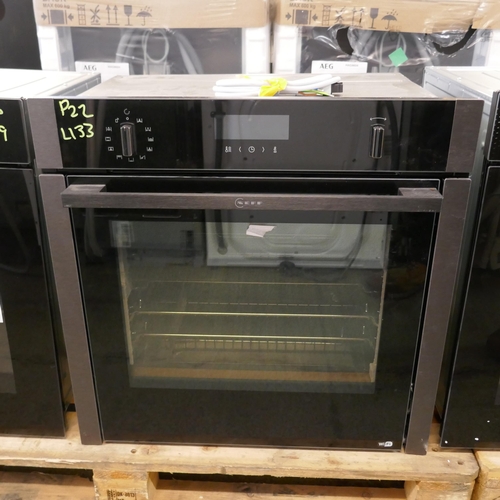 4081 - Neff  N50 Graphite Pyrolytic Single Oven With Slide & Hide (554-133)   * This lot is subject to vat