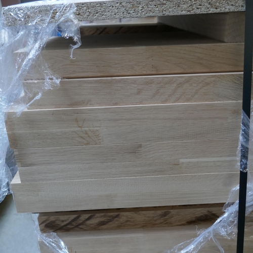 4087 - Pallet Of Solid Oak Off Cuts ( Various cuts/size)  (554-64)   * This lot is subject to vat