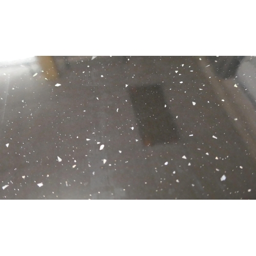 4133 - Black/White Sparkle Worktop ( Approx 3m) (552-156) *This lot is subject to VAT