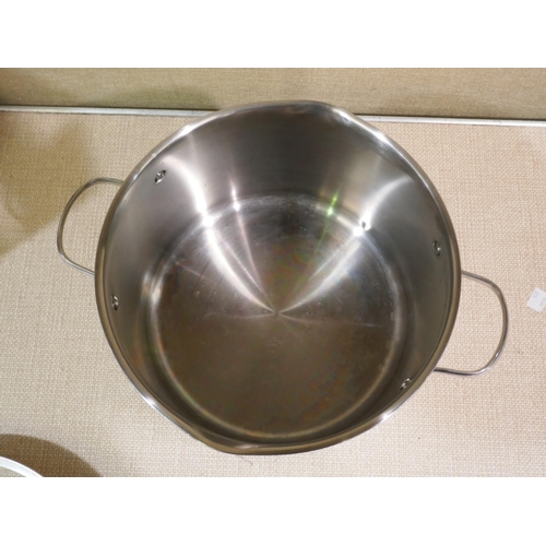 6033 - Greenpan Stock Pot 8L  (329-123)   * This lot is subject to vat