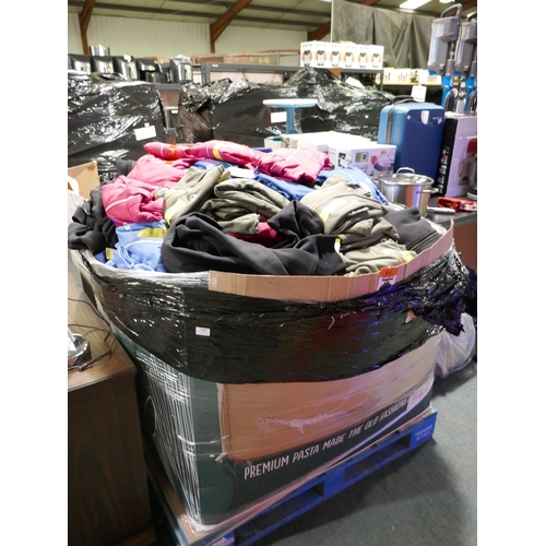 6040 - Pallet Of Mixed Clothing Including Childs Champion Hoodies Etc. (328-601) *This lot is subject to Va... 