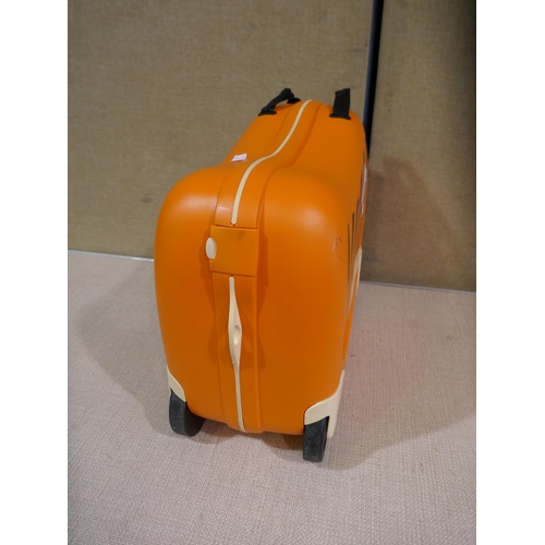 6068 - American Tourister Ride On Kids Suitcase   (329-256)   * This lot is subject to vat