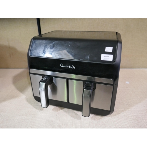 6069 - Sur La Table Double Air Fryer  2 X 3.8L     (329-233)   * This lot is subject to vat