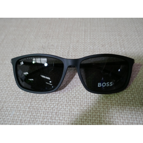 6090 - Boss Mens Clam Sunglasses With Case   (329-258)   * This lot is subject to vat