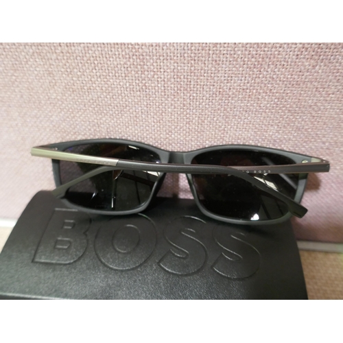 6090 - Boss Mens Clam Sunglasses With Case   (329-258)   * This lot is subject to vat