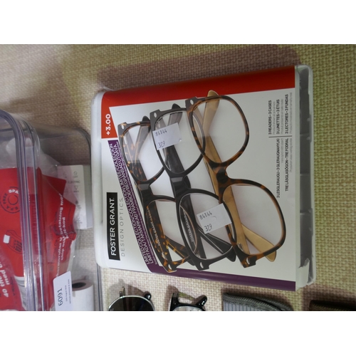 6091 - Mixed Reading Glasses, Thermal Chip & Pin Rolls      (329-242,243,247)   * This lot is subject to va... 