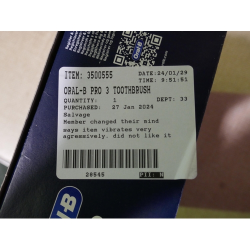 6096 - Oral-B Pro 3 Toothbrush    - This Lot Requires A Uk Adaptor(331-8)   * This Lot Is Subject To Vat