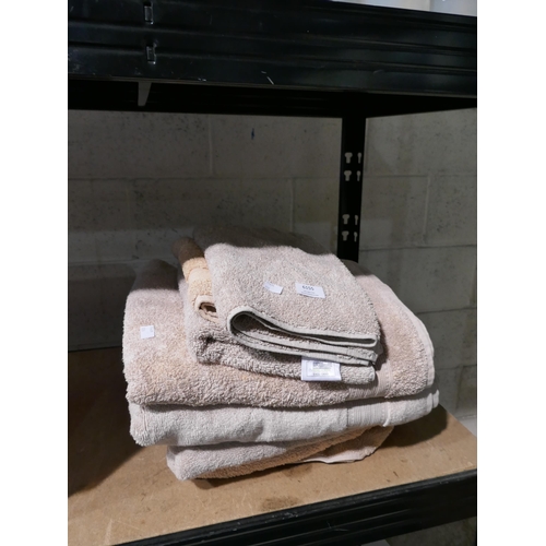 6155 - Charisma Taupe Bath Sheets and Hand Towels (328-120-122)* This lot is subject to vat