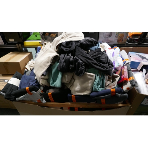 6266 - 2 Pallets of mixed clothing including Jack Wills, Puma, Skechers, Tommy Bahama, etc. (325-603) *This... 