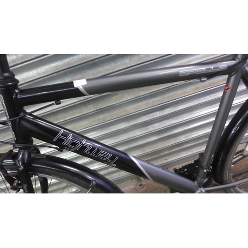 2128 - An Apollo Highway aluminium touring bike with mudguards   * Police repossession