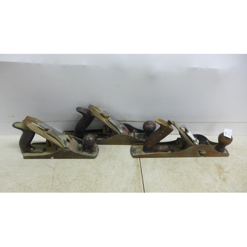 2035 - 3 wood planes - Stanley No. 5, Stanley No. 4 and a Record No. 010 rebate plane