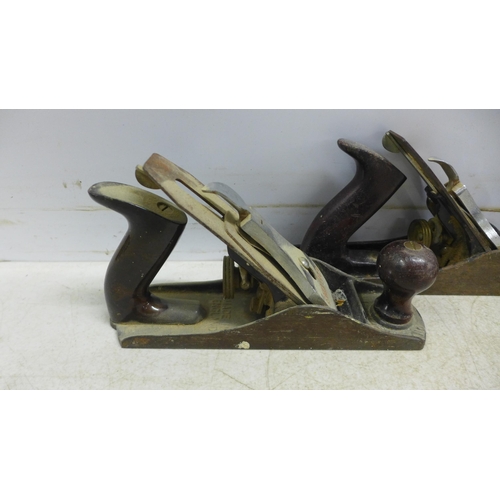 2035 - 3 wood planes - Stanley No. 5, Stanley No. 4 and a Record No. 010 rebate plane