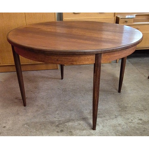 7A - A G-Plan Fresco teak circular extending dining table