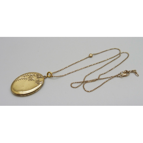 1006 - A silver gilt locket on a chain