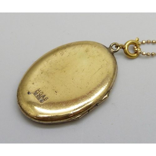 1006 - A silver gilt locket on a chain