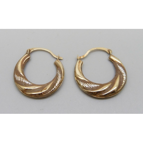 1013 - A pair of 9ct gold hoop earrings, 0.8g