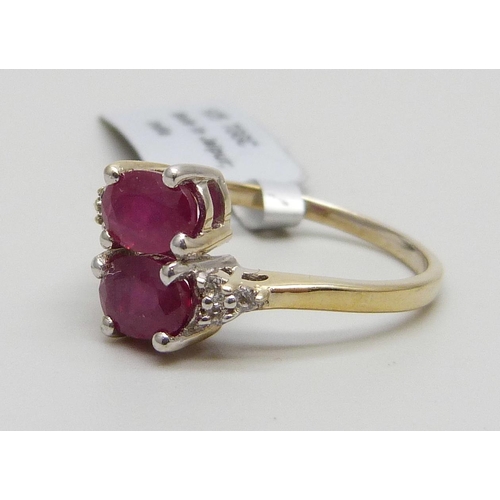 1015 - A silver gilt ruby and topaz ring, S