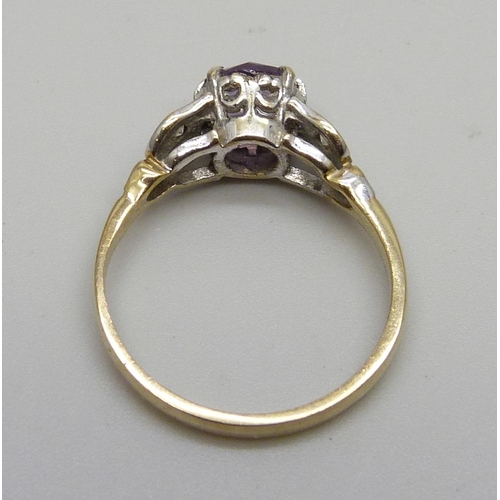 1016 - A 9ct gold amethyst and zircon ring, 2.4g, N