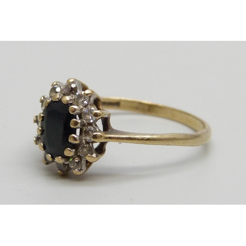 1020 - A 9ct gold sapphire and diamond cluster ring, 1.9g, R