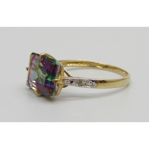 1022 - A 9ct gold ring with mystic topaz and diamond accents, 1.5g, O