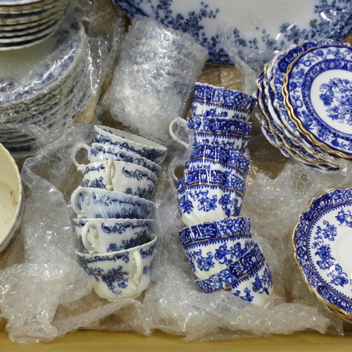 1078 - A collection of blue and white china **PLEASE NOTE THIS LOT IS NOT ELIGIBLE FOR IN-HOUSE POSTING AND... 