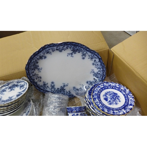 1078 - A collection of blue and white china **PLEASE NOTE THIS LOT IS NOT ELIGIBLE FOR IN-HOUSE POSTING AND... 