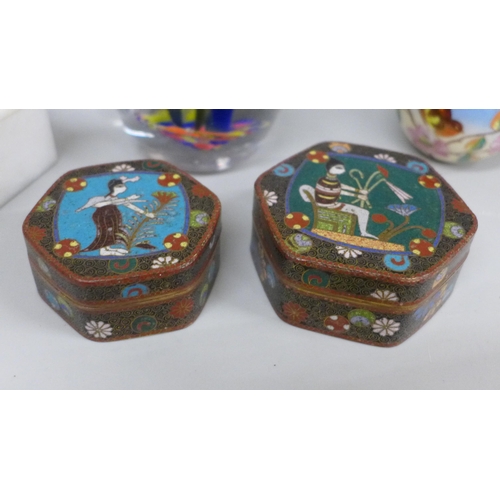 610 - Two cloisonné enamelled boxes, a scent bottle with bird and flower detail, a box with semi-precious ... 