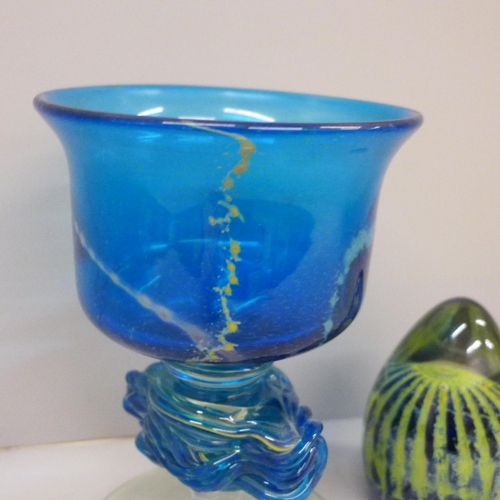 648 - A Mdina glass paperweight and a Mdina goblet shaped vase, 19cm