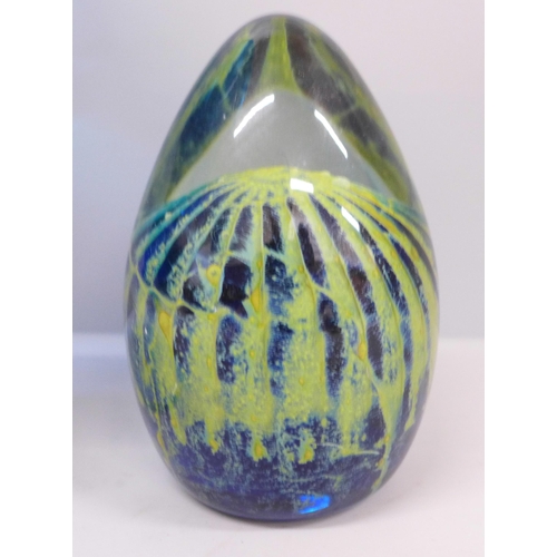 648 - A Mdina glass paperweight and a Mdina goblet shaped vase, 19cm