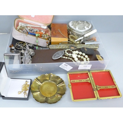 650 - Assorted items including jewellery