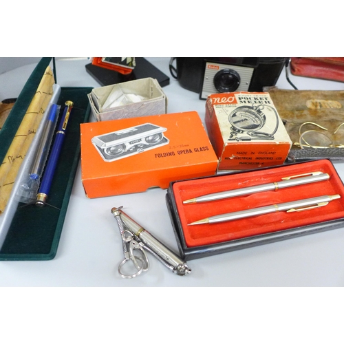 669 - Assorted items including pens, a Kodak camera, pocket meter, folding opera glasses, Minx car badge, ... 