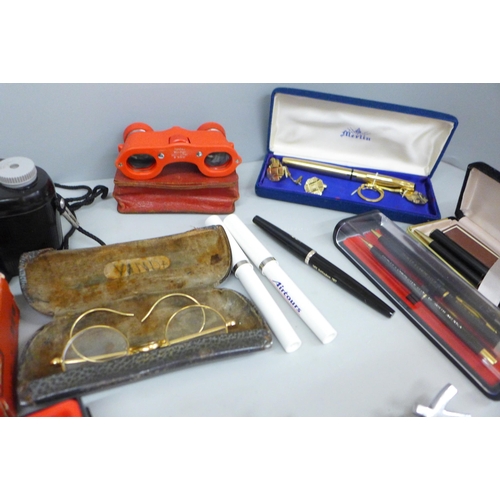 669 - Assorted items including pens, a Kodak camera, pocket meter, folding opera glasses, Minx car badge, ... 