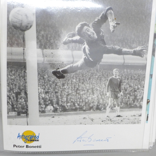 696 - Autograph Editions Signed Photograpoh Folder including Ian Botham, Jack Charlton, George Cohen, Roge... 